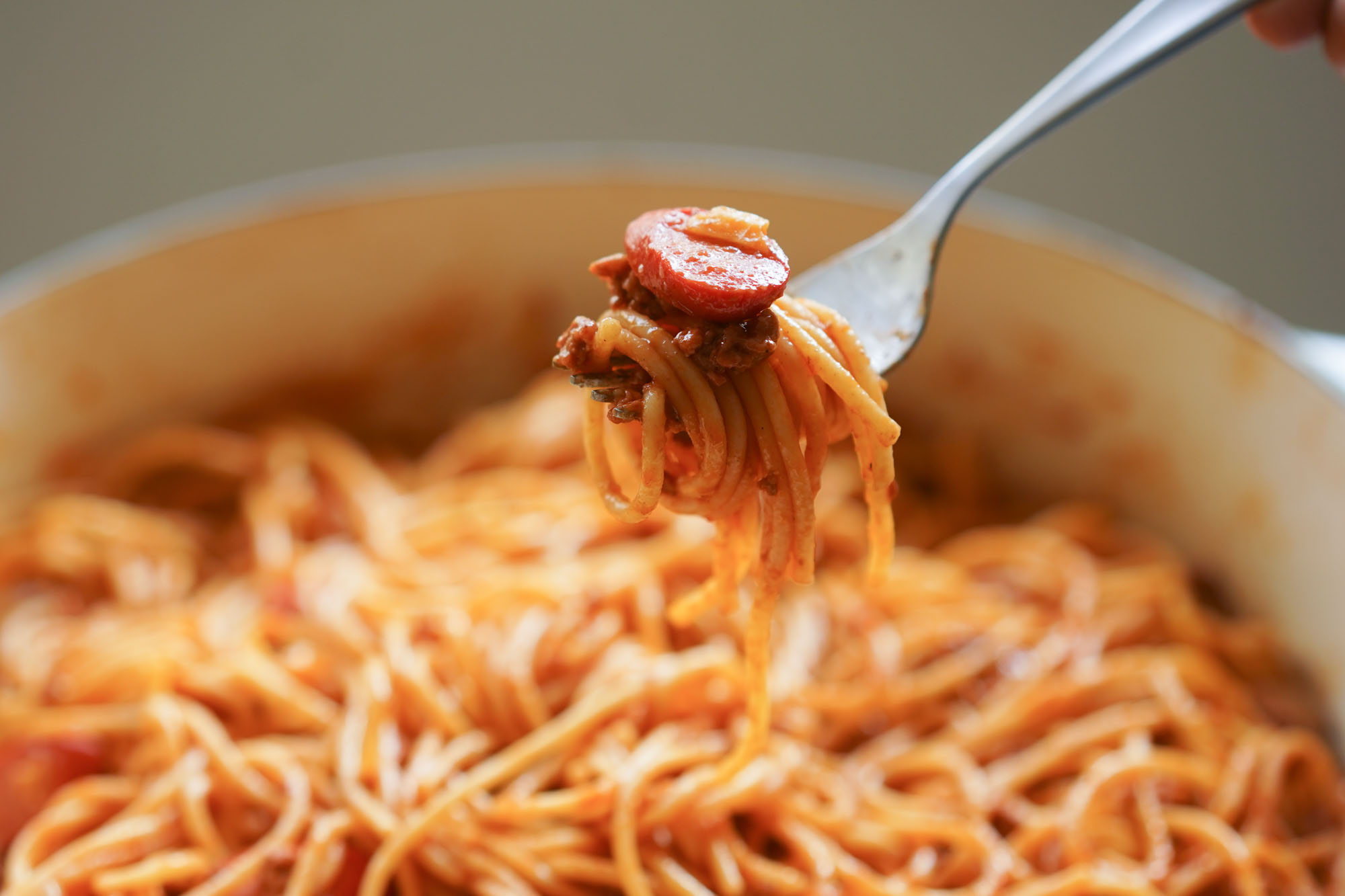 Filipino Spaghetti Recipe (w/ Sweet Spaghetti Sauce) - Hungry Huy