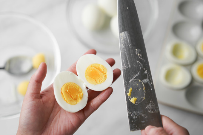 slicing hard boiled eggs in half