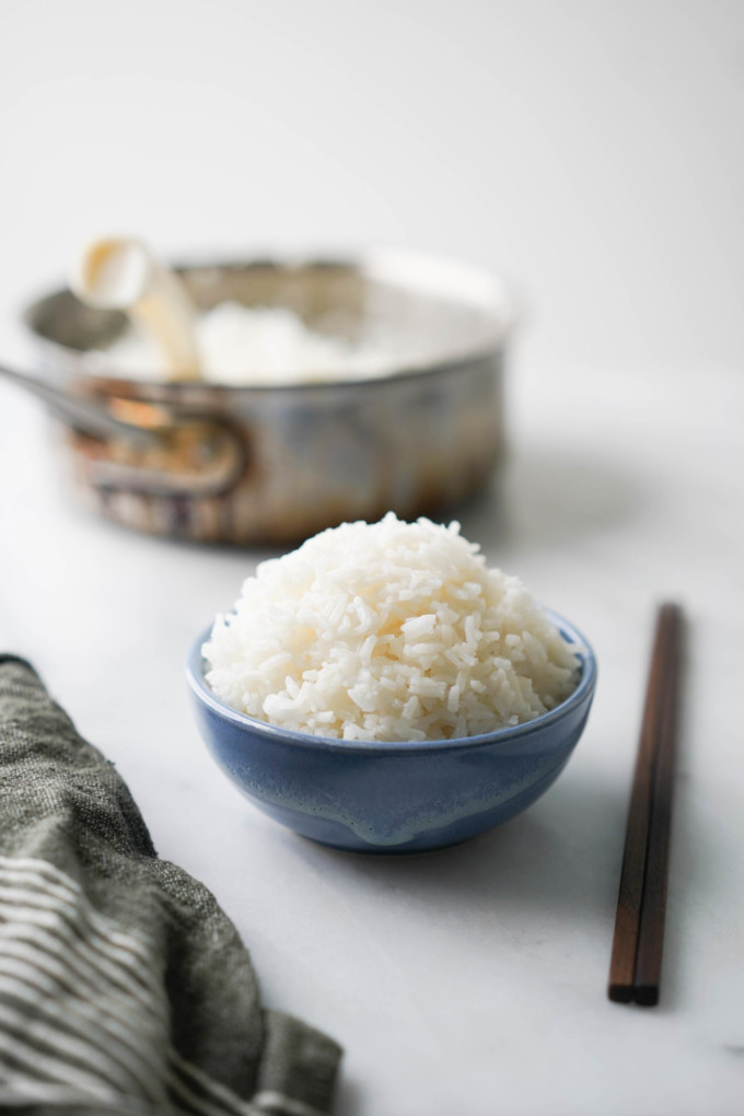 jasmine rice in bowl, and pot