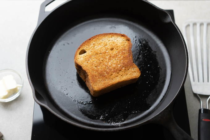 pan toasting brioche bread